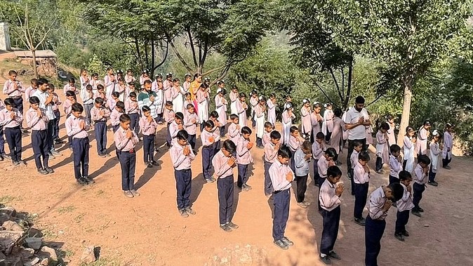 जम्मू संभाग और कश्मीर के गैर-सीमावर्ती जिलों में कल से खुलेंगे स्कूल