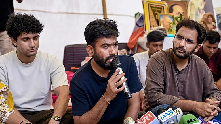 छात्रों को हिरासत में लिए जाने की खबर के बीच सीजेपी ने दी चेतावनी 