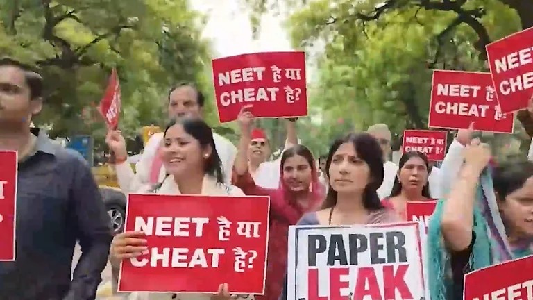 'देश में युवा-किसान परेशान, उनकी बात सुनने को तैयार नहीं सरकार'