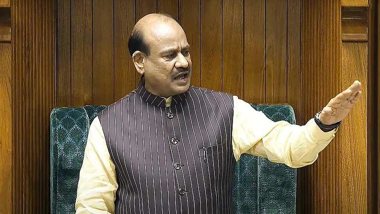 संसद में दूसरे दिन भी हंगामा, कार्यवाही बुधवार तक के लिए स्थगित