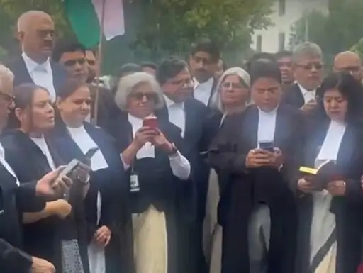 छात्रों के विरोधप्रदर्शन को सुप्रीम कोर्ट के वकीलों का मिला समर्थन
