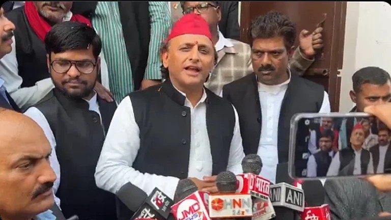 मेरठ में किसान नेताओं की थाने में कथित पिटाई के मामले ने पकड़ा तूल