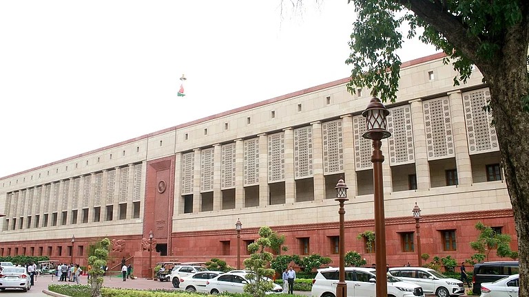 संसद में 12वें दिन भी गतिरोध बरकरार, कार्यवाही बुधवार तक स्थगित