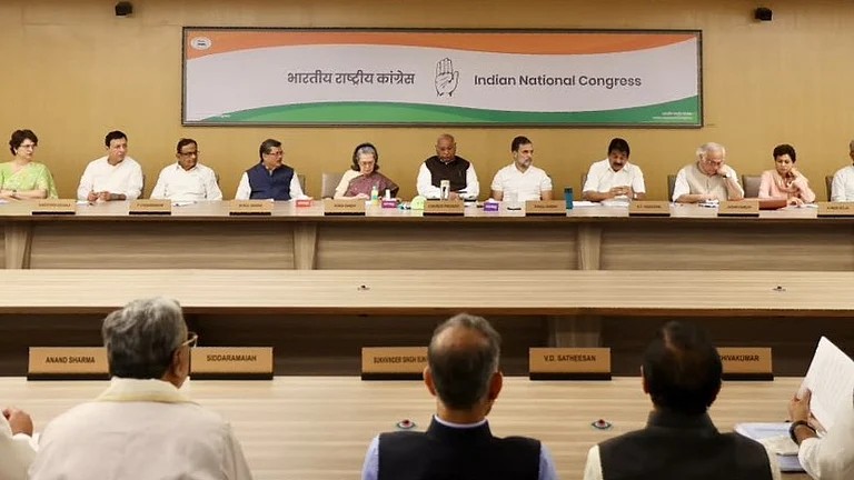 'प्रधानमंत्री ने सीईसी पर दबाव डाला', खड़गे ने मोदी से मांगा इस्तीफा