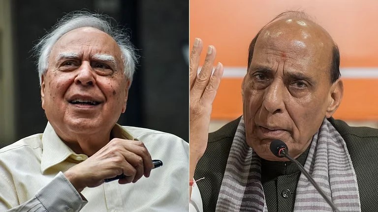 'जनता सत्ता परिवर्तन चाहती है', सिब्बल का राजनाथ सिंह पर पलटवार
